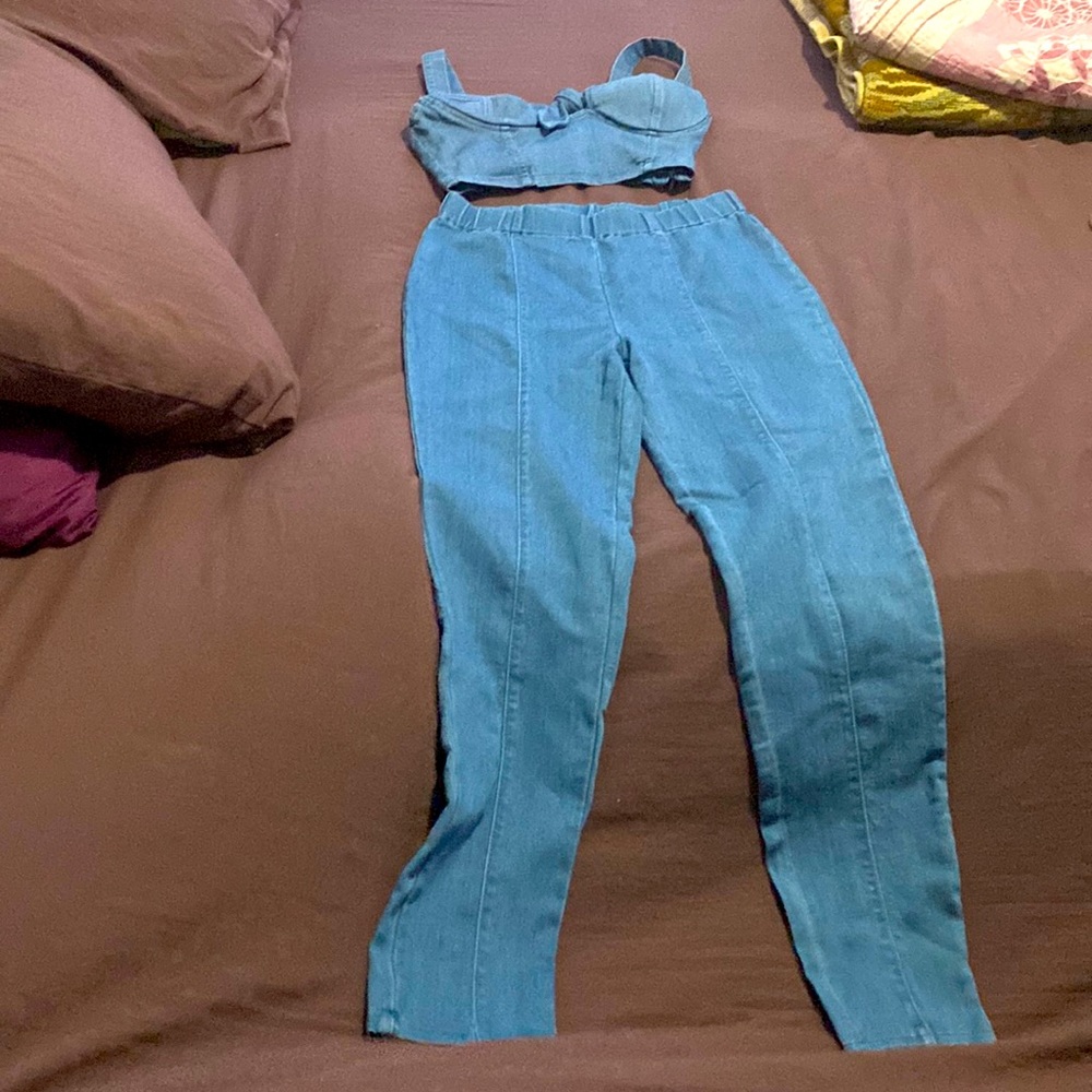 BEAUTIFUL 2 PIECE